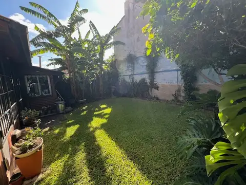 VENTA CASA 4 AMB. DOS COCHERAS, JARDIN, JACUZZI