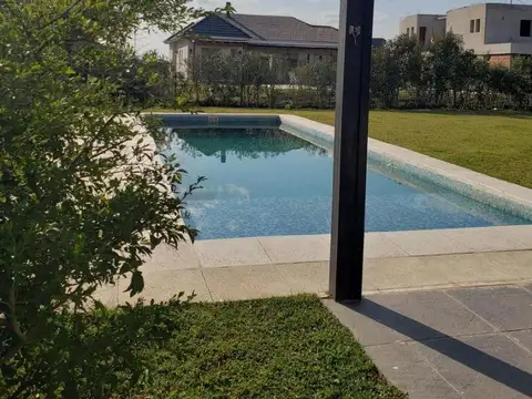 Casa en Alquiler en Puertos - Barrio Ceibos, USD 1.800