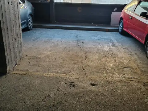 COCHERA FIJA CUBIERTA EN PARAGUAY Y CARLOS PELLEGRINI