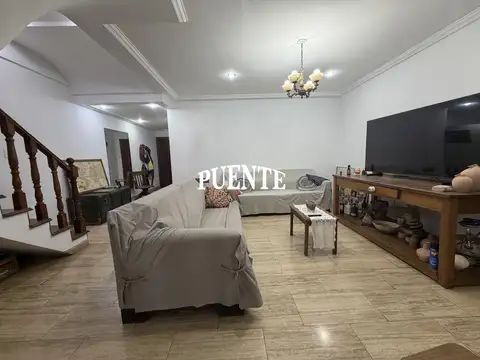 Casa en Venta con 4 cocheras