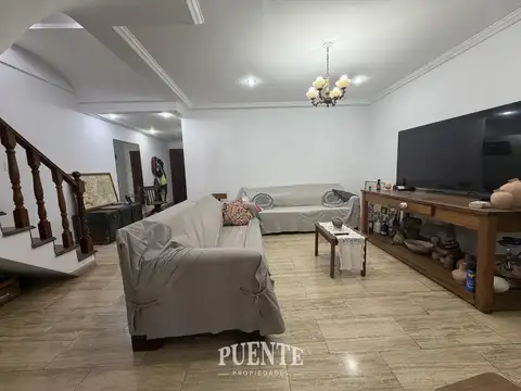 Casa en Venta con 4 cocheras