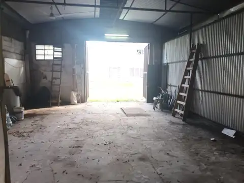 Galpón con vivienda