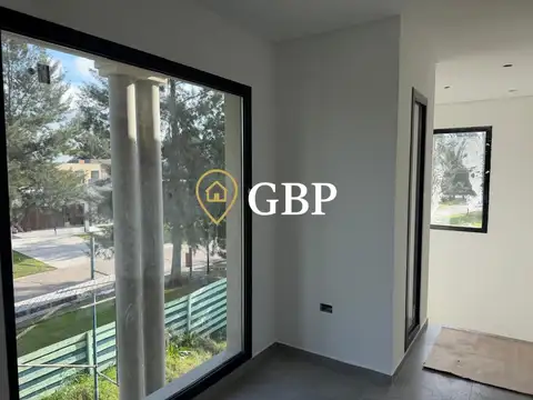 Casa 6 ambientes con 4 baños