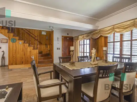 Casa 5 ambientes con 2 baños
