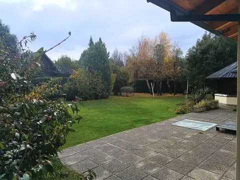 Casa en Venta con 2 cocheras