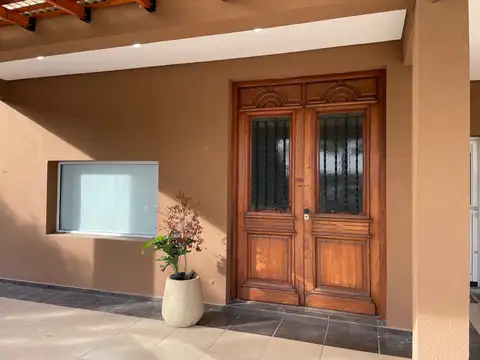 Casa en Alquiler en Ezeiza, USD 2.200