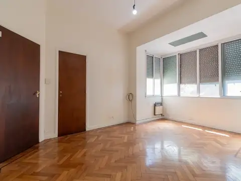 Venta depto 5 amb con dependencia y patio