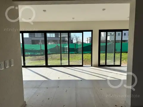 Casa 4 ambientes con 3 baños