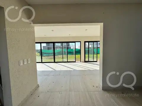 Casa 4 ambientes con 3 baños