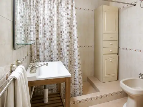 Casa 7 ambientes con 3 baños