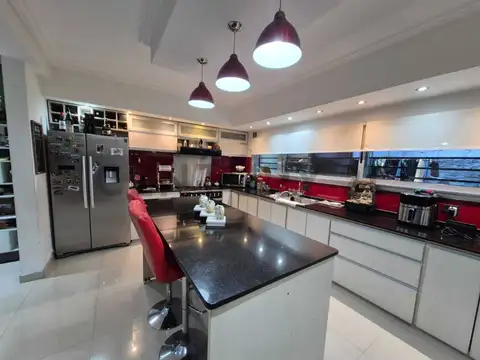 CASA EN VENTA EN ADROGUE ACEPTA FINANCIACIÓN PRIVADA O PERMUTA