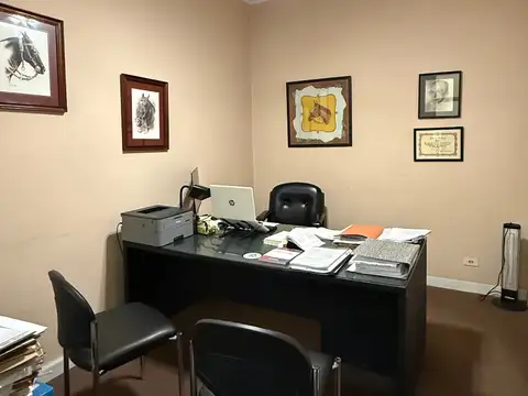 Casa 10 ambientes con 2 baños