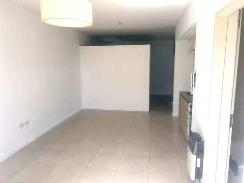 1 AMBIENTE. TERRAZA PROPIA. COCHERA CUBIERTA FIJA. EXCELENTE ESTADO. ZONA RESIDENCIAL.