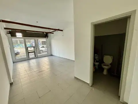 Local sobre la Av. Santa Rosa al 2.000