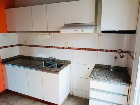 Departamento 2 dormitorios con patio y parrillero –