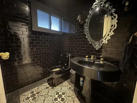Casa 6 ambientes con 4 baños