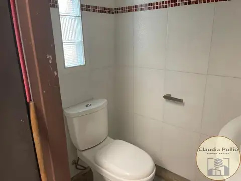 Depósito/Galpon  240 m2 en 2 plantas ubicado en Villa Ortúzar