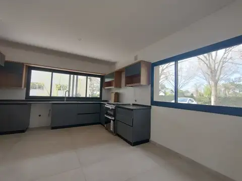 Casa 5 ambientes con 3 baños