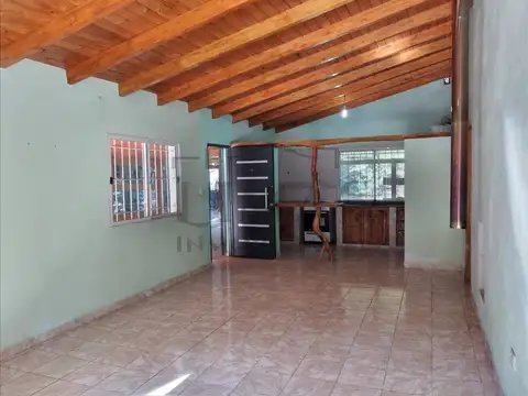 Villa Ciudad Parque- Casa en Avenida principal