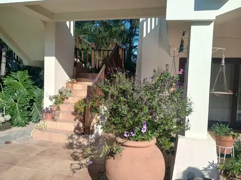 Casa 7 ambientes con 5 baños