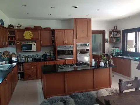 Casa en Venta con 4 cocheras