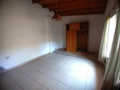Casa 2 ambientes con 1 baño
