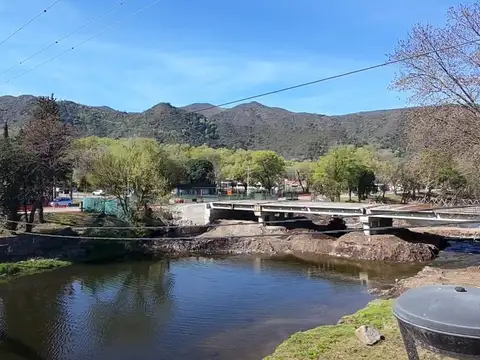 SE VENDE 3 LOCALES + 4 CASAS FRENTE AL RIO S. ROSA