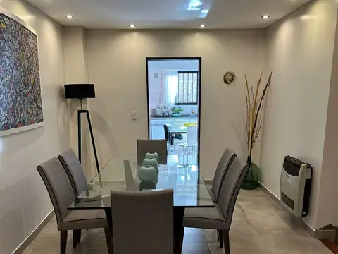 Casa 4 ambientes con 2 baños