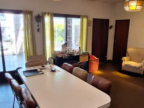 VERSALLES.PJE.LA DILIGENCIA AL 6200.CASA LOTE 8.66 X 18  GARAGE. TERRAZA