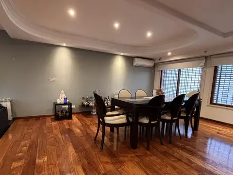 Casa 7 ambientes con 5 baños