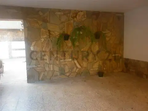 Casa 8 ambientes con 3 baños