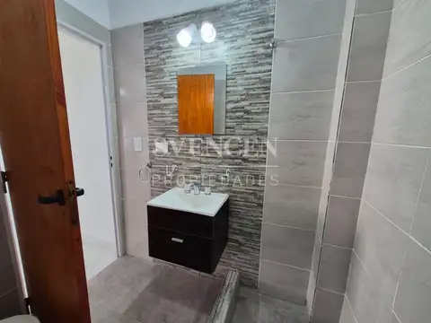 Depto Tipo Casa en Alquiler con 1 cochera