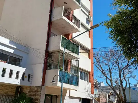 Cordoba 2740 3º 2 ambientes lateral amplio con cochera Muy Luminoso