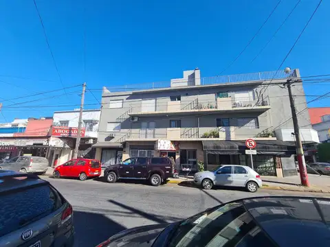 Departamento 2 Amb. al Frente - 2º piso x escalera - S.Justo (Ctro)