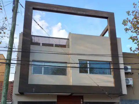 Triplex en Ballester frente a Plaza Mitre