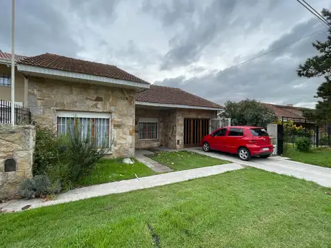 Chalet 3 ambientes, Constitución