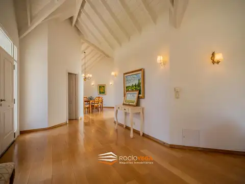 Casa 6 ambientes con 5 baños