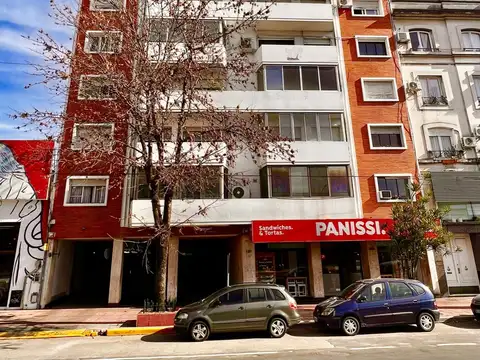 Martínez:único Departamento de 4 Ambientes Conbalcón. Excelente Estado. Vista Abierta y Muy Luminoso