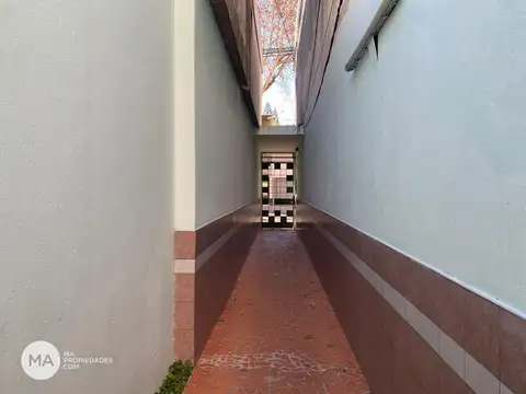 Casa 5 ambientes con 1 baño