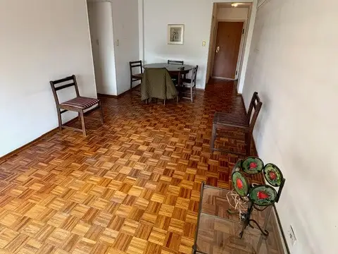 AMPLIO TRES AMBIENTES AL FRENTE CON BALCÓN ATERRAZADO Y COCINA COMEDOR!