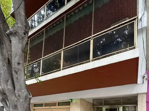 AMPLIO TRES AMBIENTES AL FRENTE CON BALCÓN ATERRAZADO Y COCINA COMEDOR!