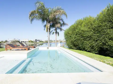 Casa 5 ambientes con 3 baños