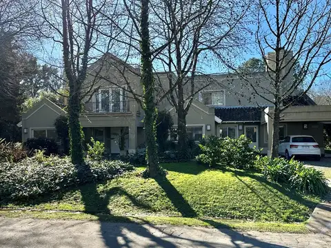 Casa en Venta con 1 cochera