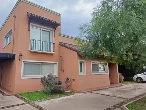 Venta Casa estilo colonial    Acepta permuta