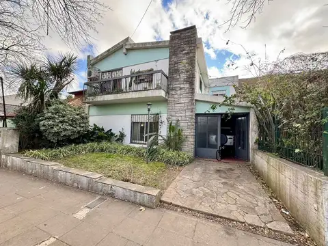 RESERVADA / CASA 4 AMB / 3 BAÑOS / PARQUE / PILETA