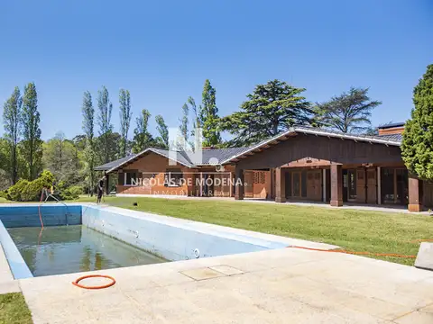 En venta casa de 4 dormitorios, con agradable entorno en Golf, Punta del Este.