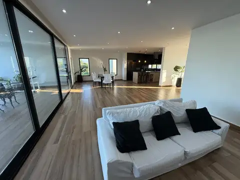 Casa en Venta en El Canton - Norte, USD 460.000