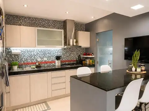 Casa en Venta con 4 cocheras