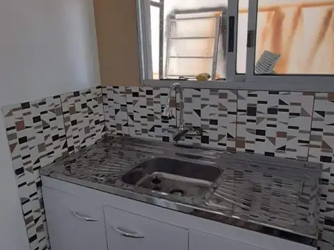 Casa 8 ambientes con 2 baños