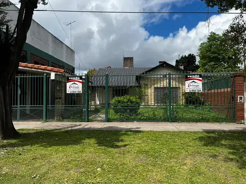 Venta de casa + Departamento tipo Quinta Merlo, Balbin 5150